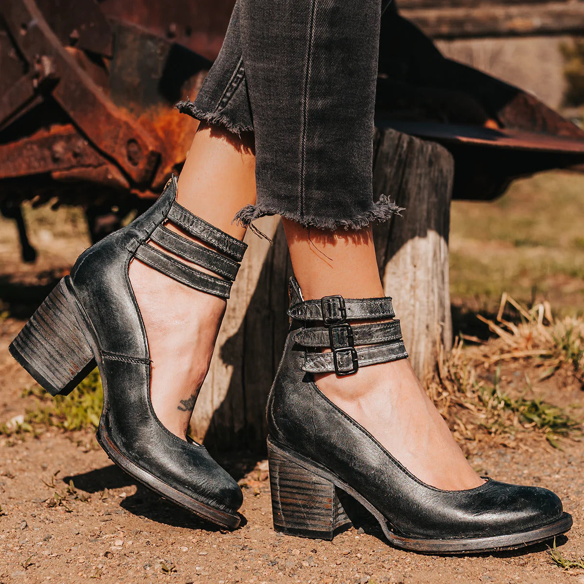 Elegant Comfort Sandals with Ergonomic Sole and Refined Silhouette