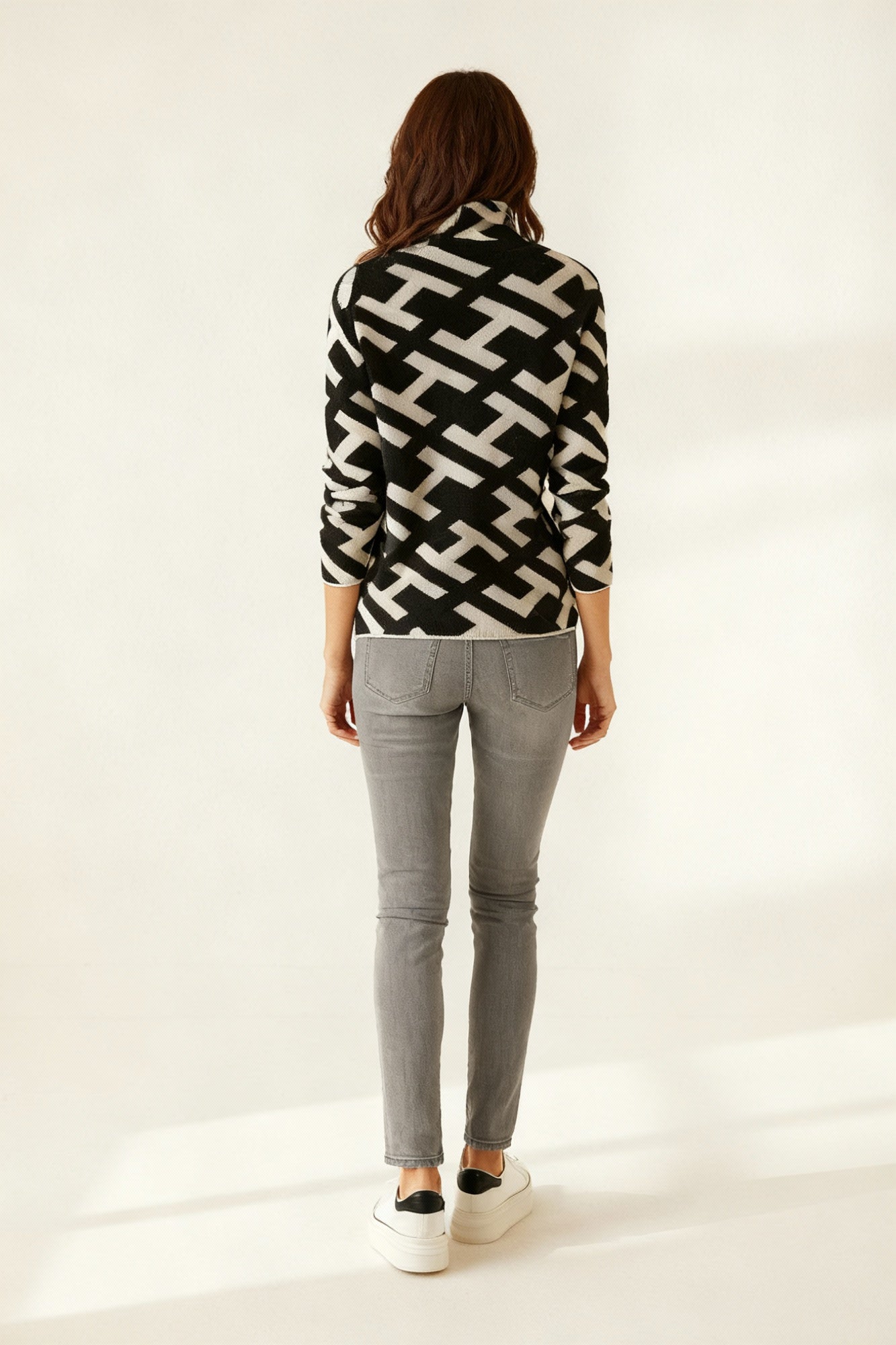 Geometric Sweatshirt Women Modern Minimalism and Everyday Comfort