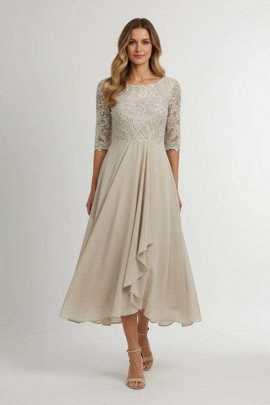 Elegant Blonde Kjole med Lagdelt Nederdel