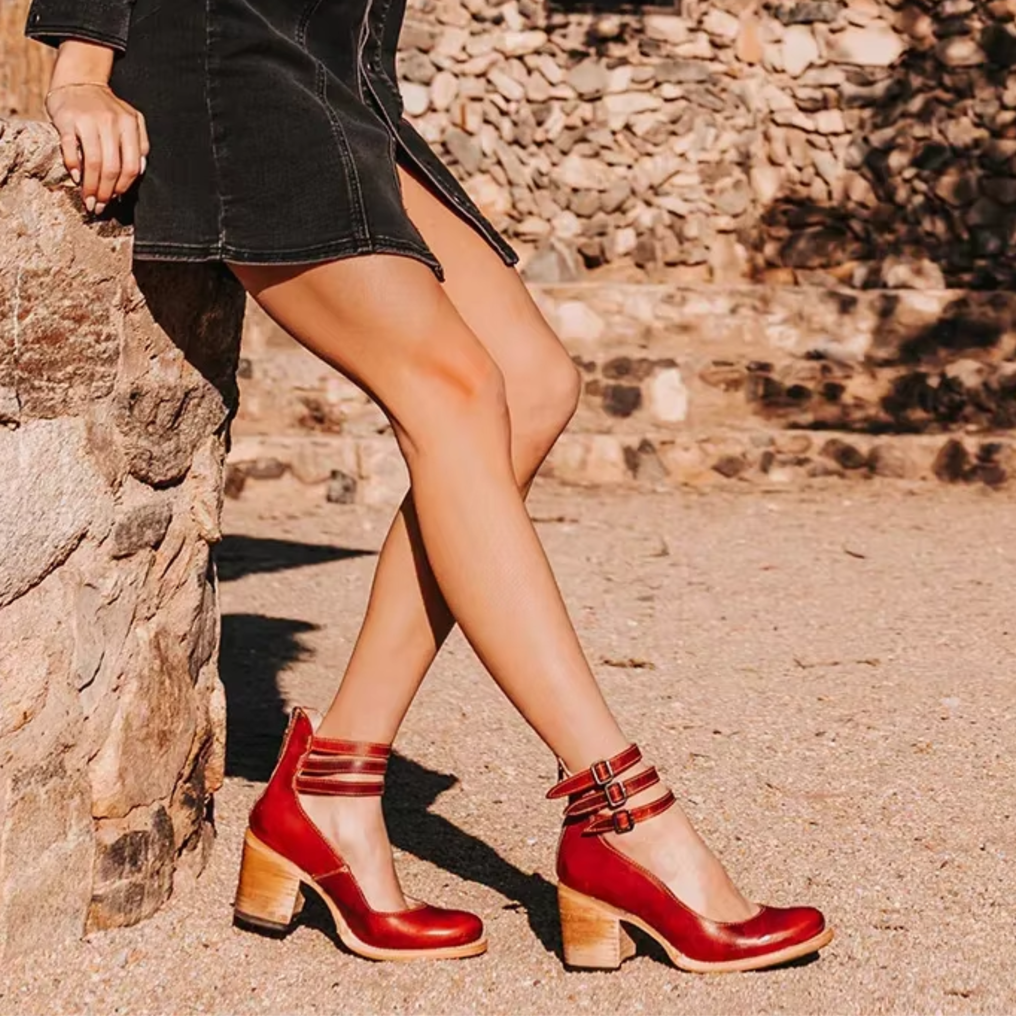 Elegant Comfort Sandals with Ergonomic Sole and Refined Silhouette