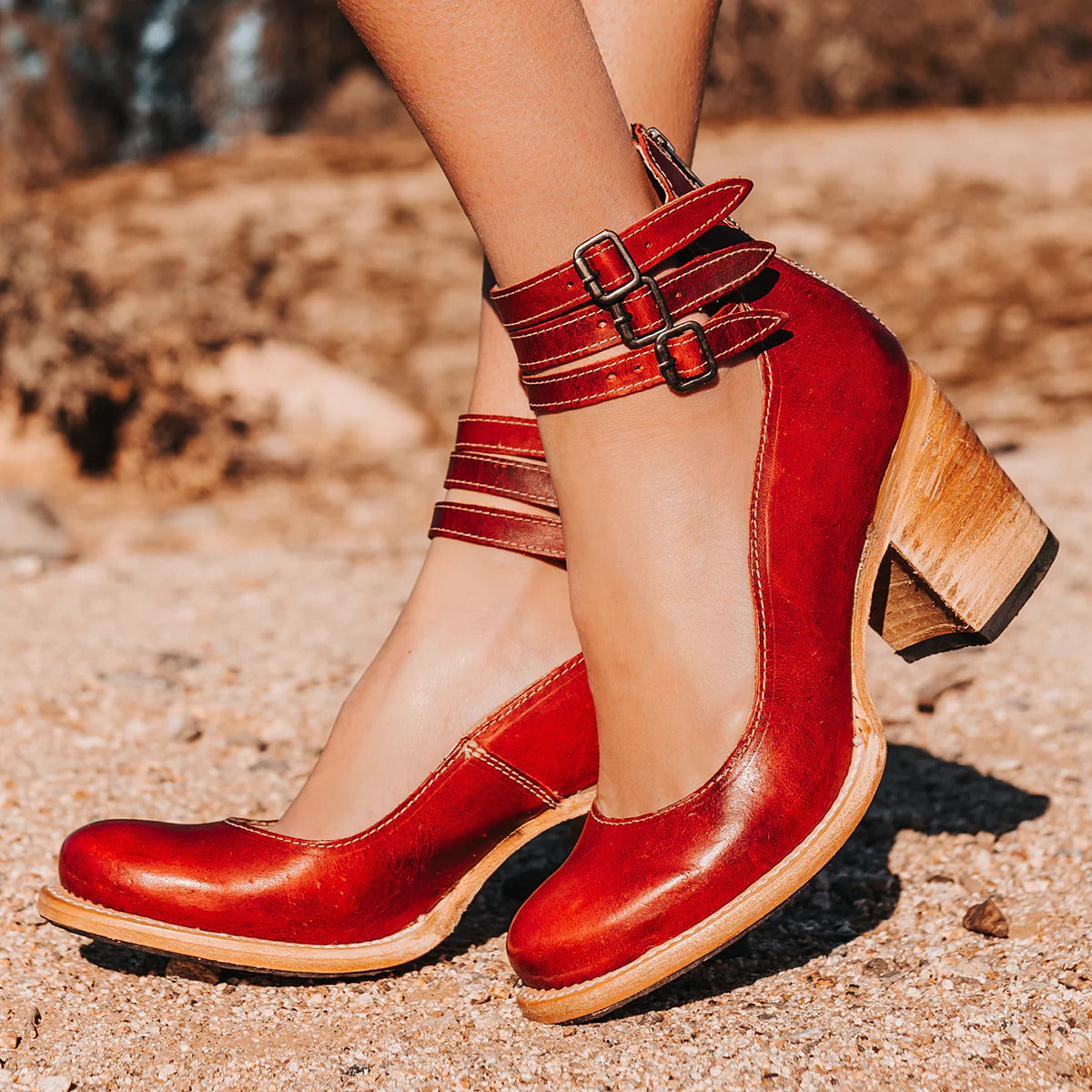 Elegant Comfort Sandals with Ergonomic Sole and Refined Silhouette