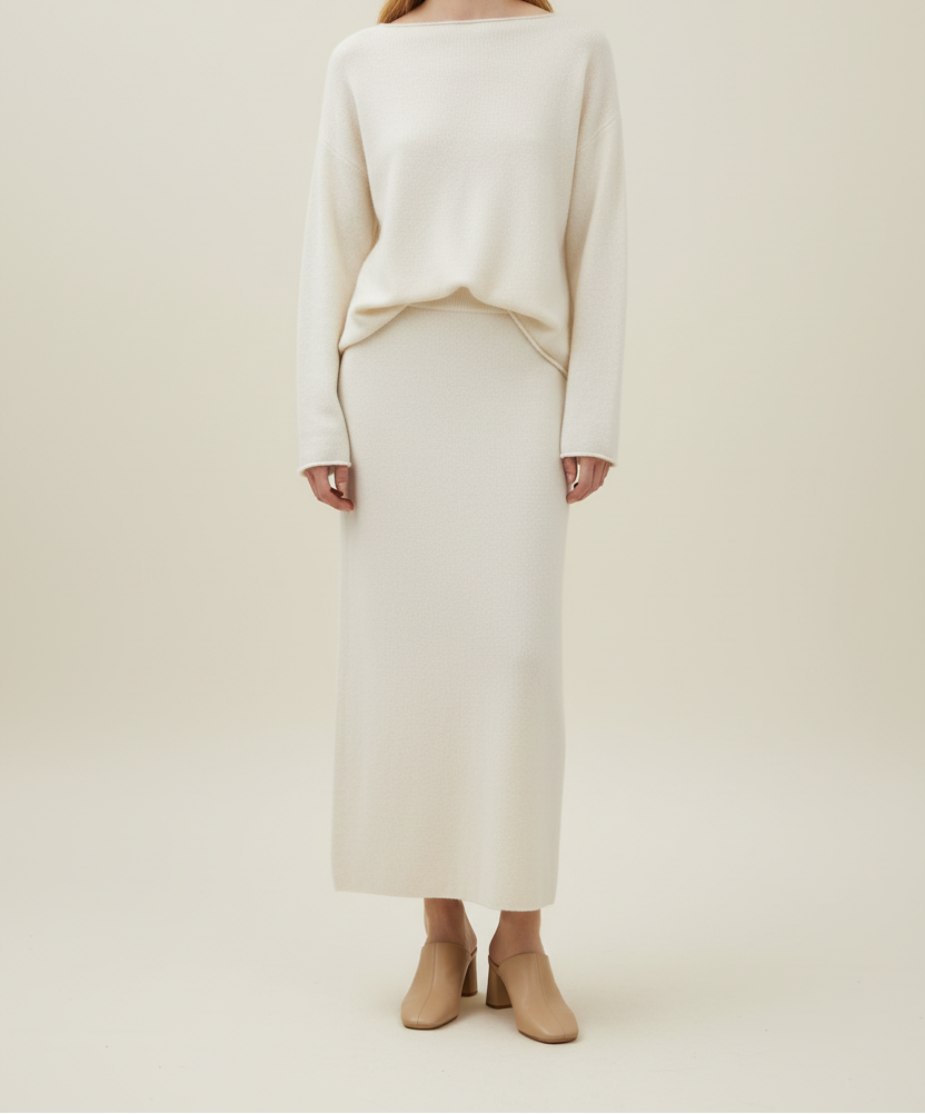 Relaxed Knit Pullover with Minimal Silhouette