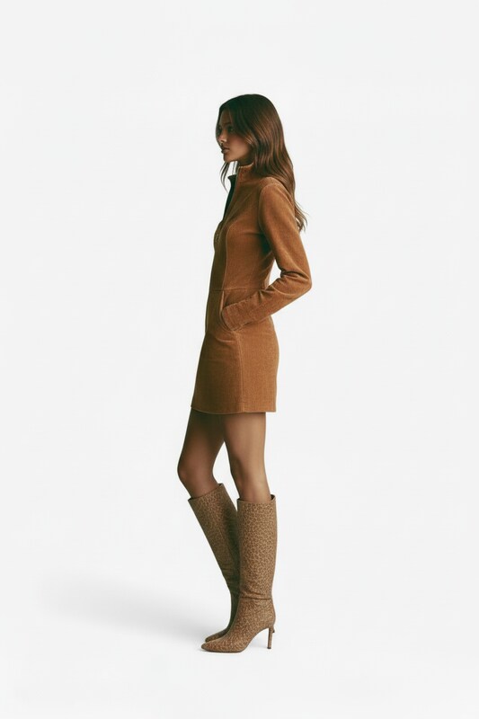 Chic Zip Up Dress with Modern Silhouette